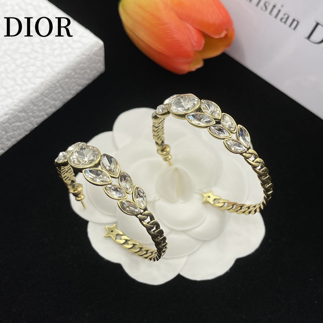 【DIOR】 ディオール   ファッションスタイルのイヤリング-BRAND OFF