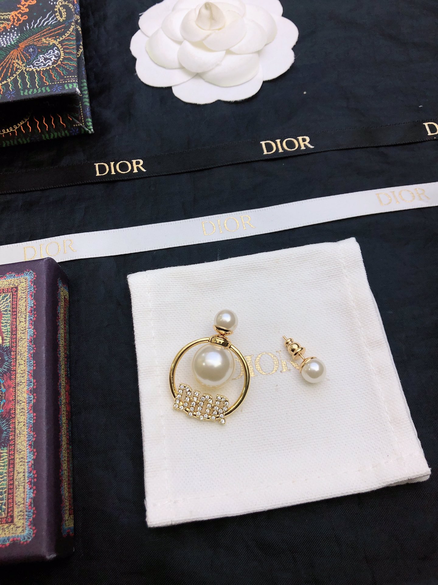 【DIOR】 ディオール   ファッションスタイルのイヤリング-BRAND OFF