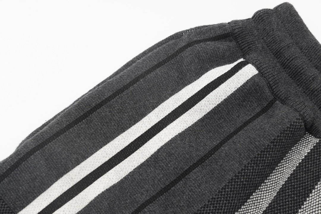 【BURBERRY  公式旗艦店】バーバリー  ショートパンツ  ご好評に付き再入荷！-BRAND OFF
