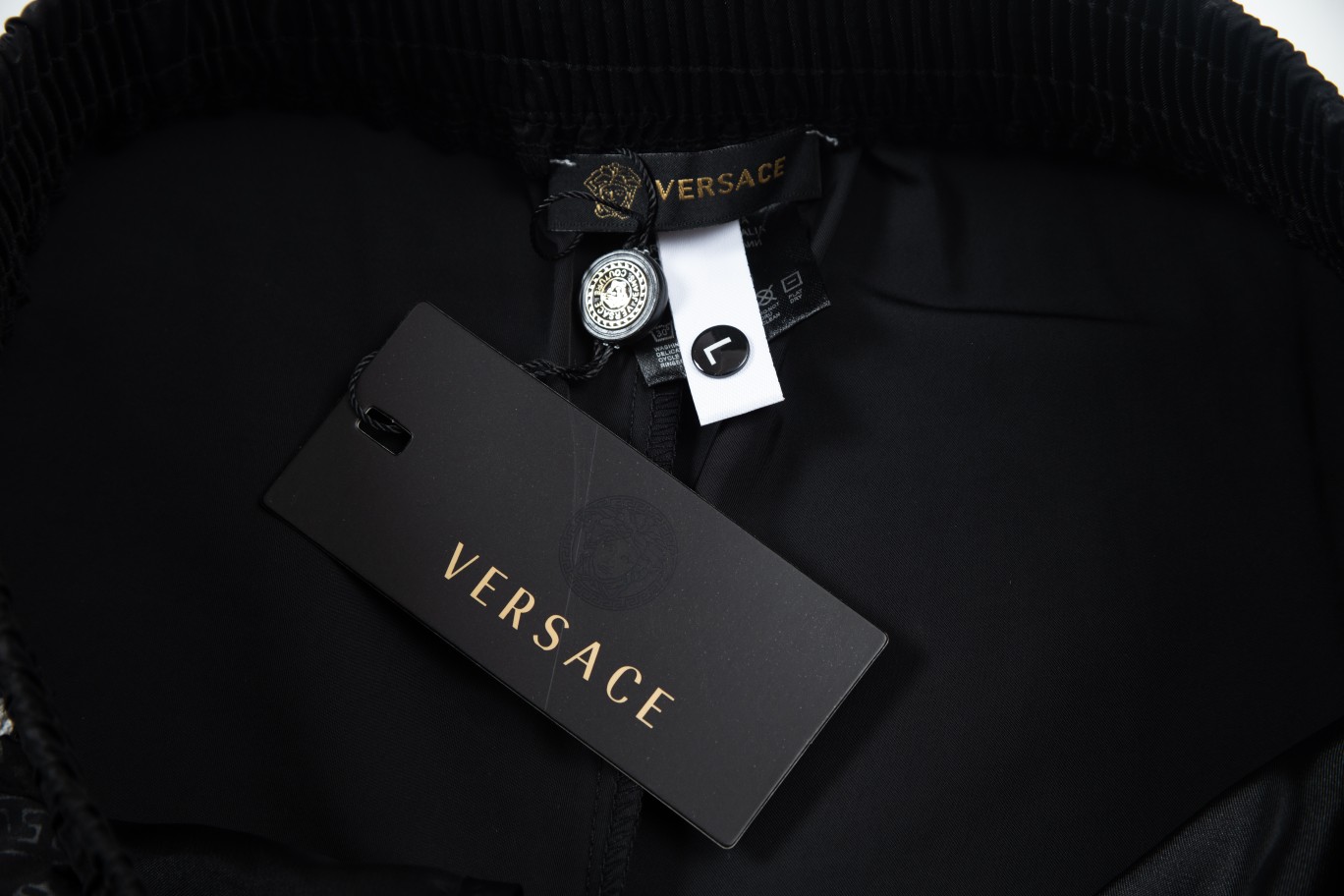 【VERSACE  公式旗艦店】ヴェルサーチ  ショートパンツ  ご好評に付き再入荷！-BRAND OFF