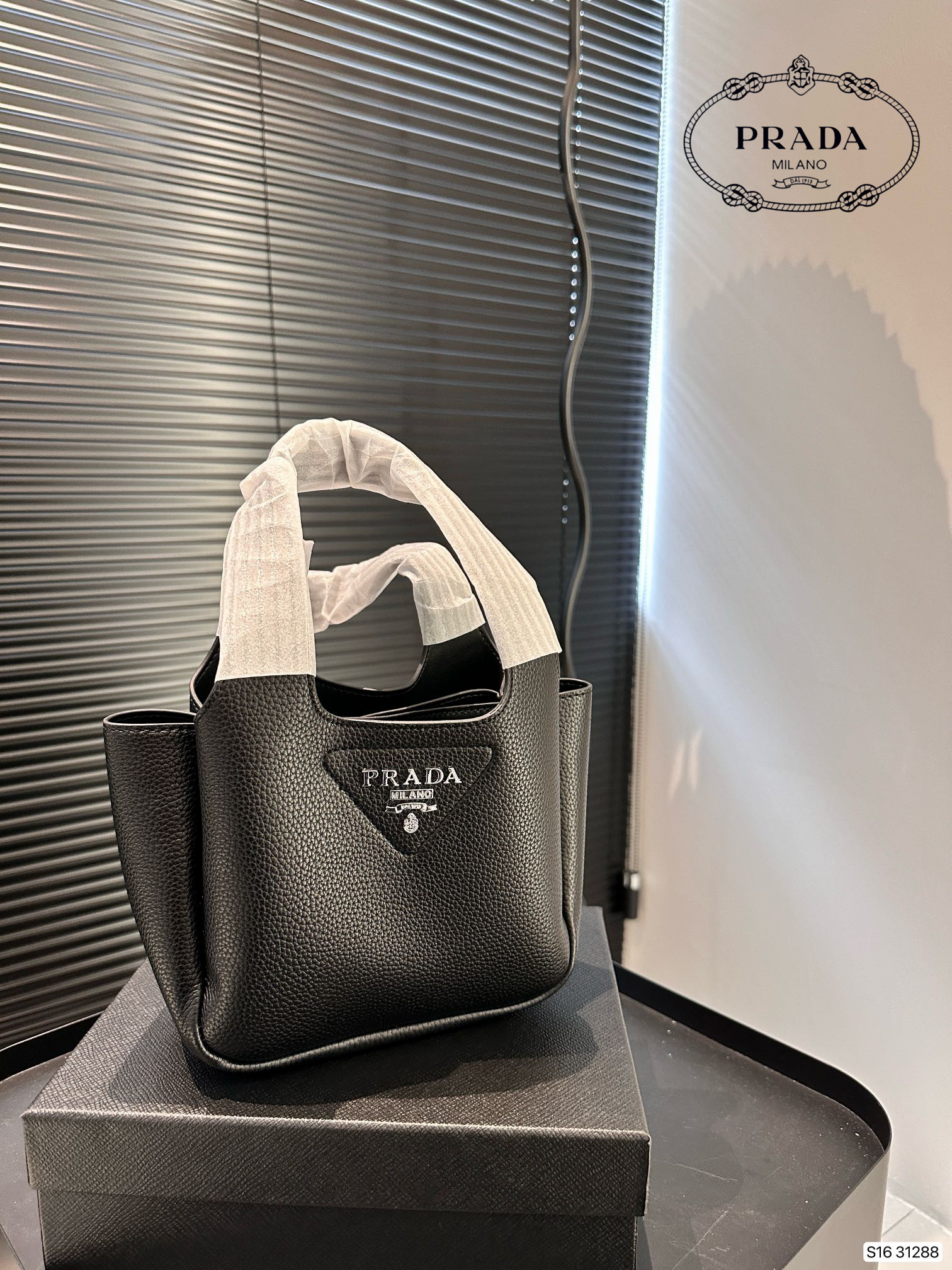 【PRADA 公式旗艦店】プラダ ハンドバッグ 当日出荷 好評に付き再入荷！17*15CM-BRAND OFF