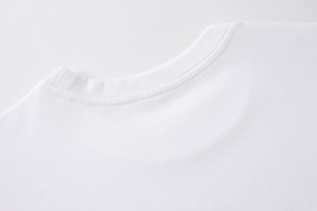 【YSL SAINT LAURENT 公式旗艦店】サンローラン Tシャツ ご好評に付き再入荷！-BRAND OFF