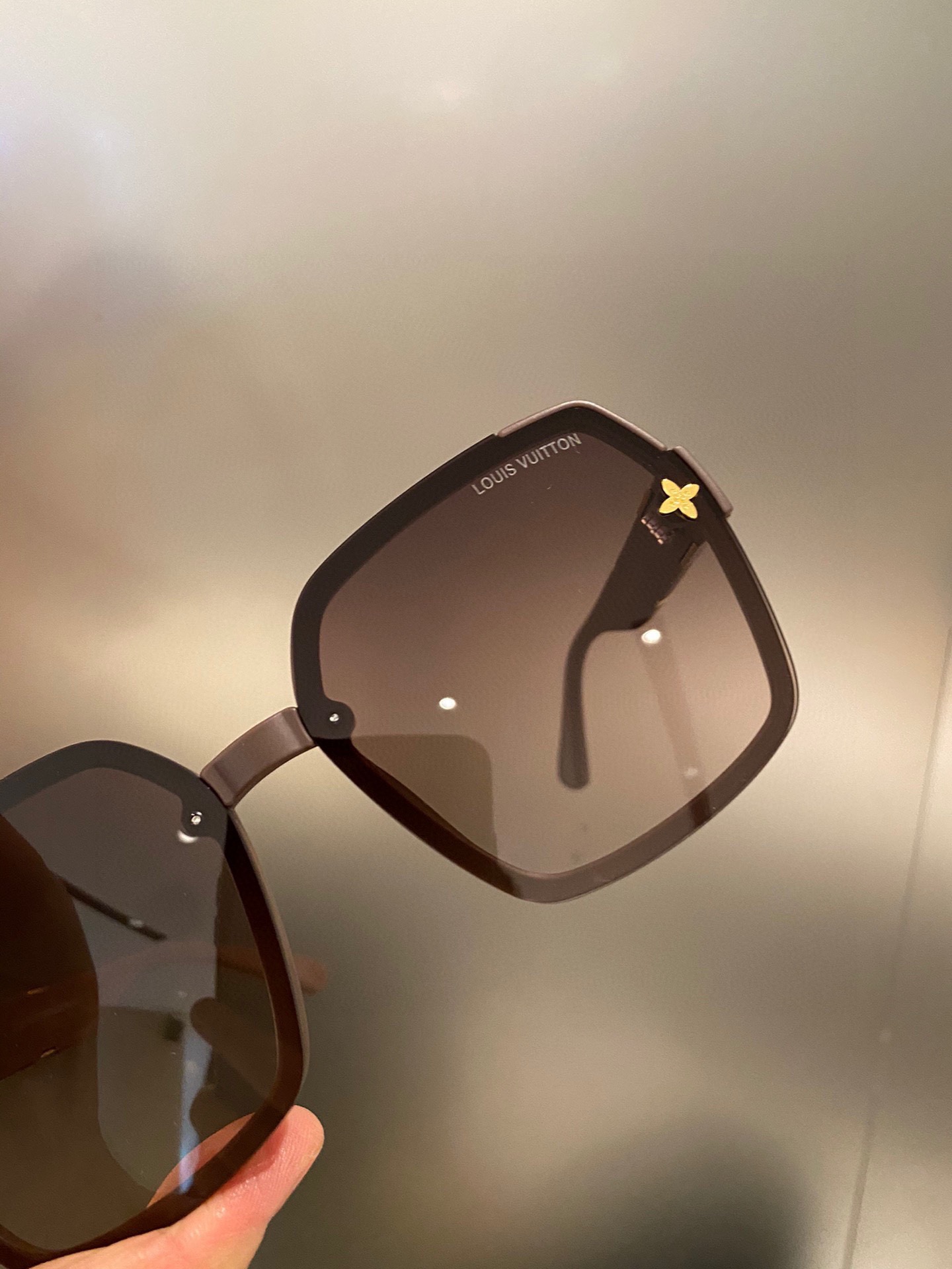 LOUIS VUITTON(ルイヴィトン) サングラス-BRAND OFF