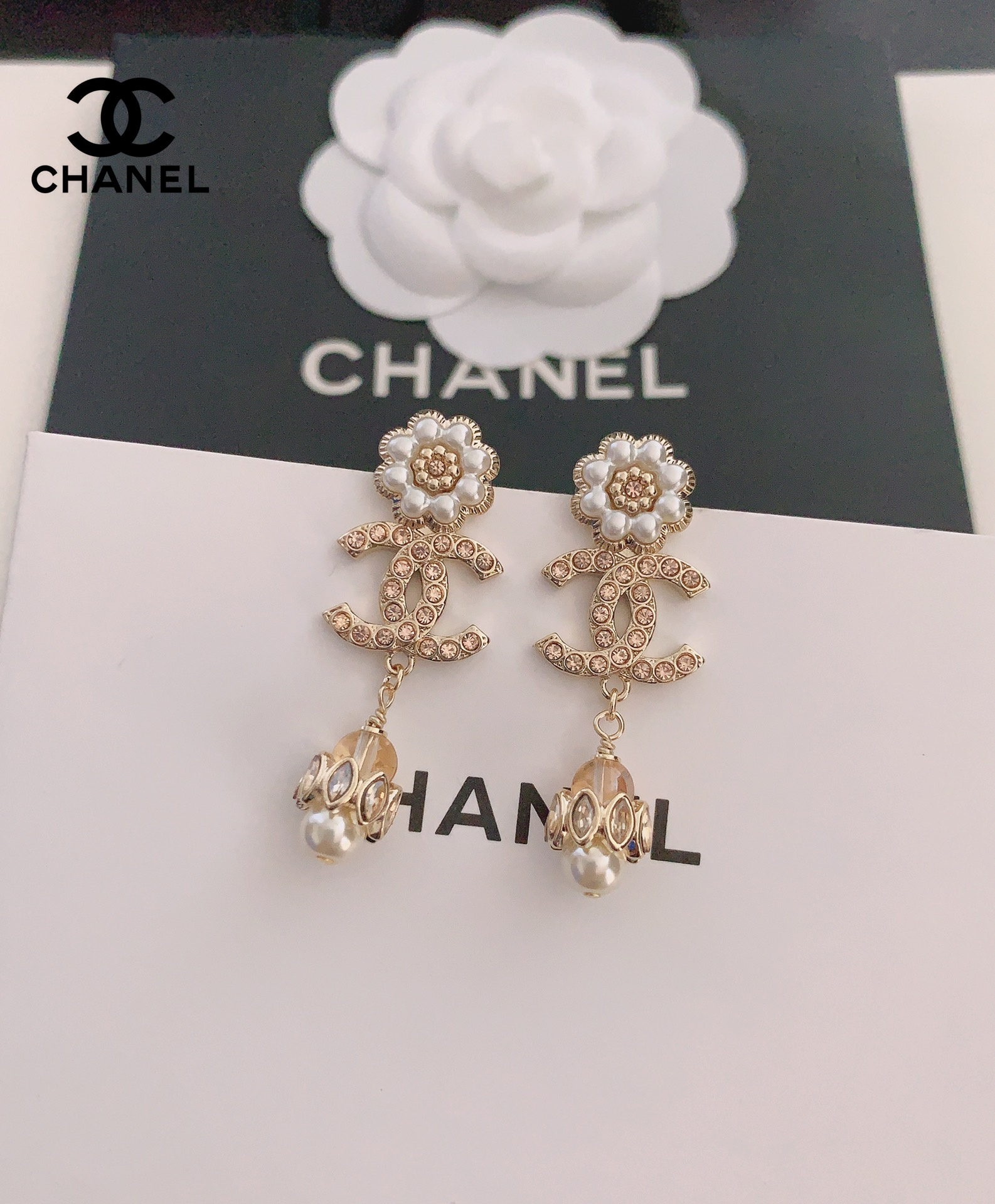 【CHANEL】シャネル  最新のパールフラワーイヤリング-BRAND OFF