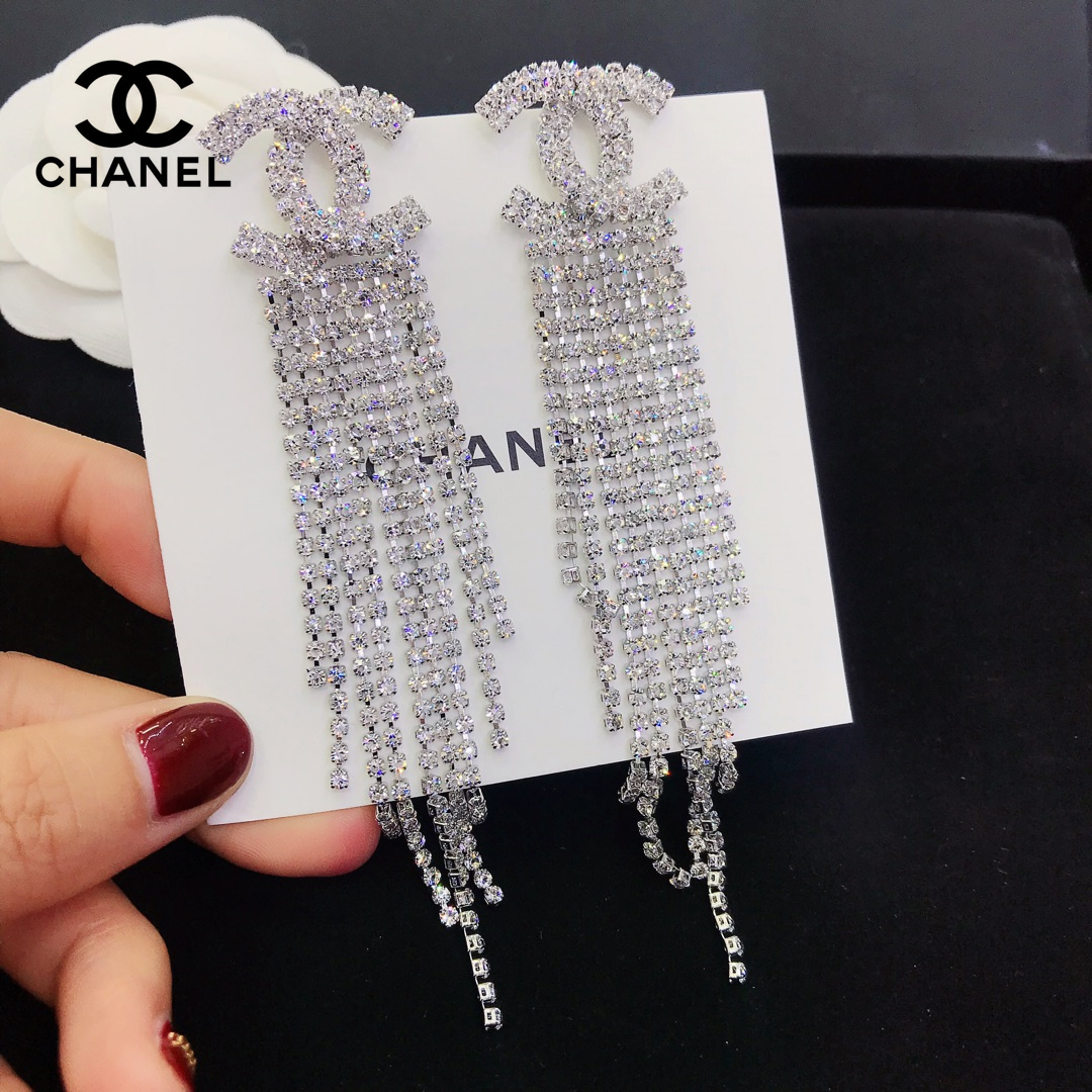 【2026】【CHANEL】シャネル  トレンドの爽やかタッセルロングピアス-BRAND OFF