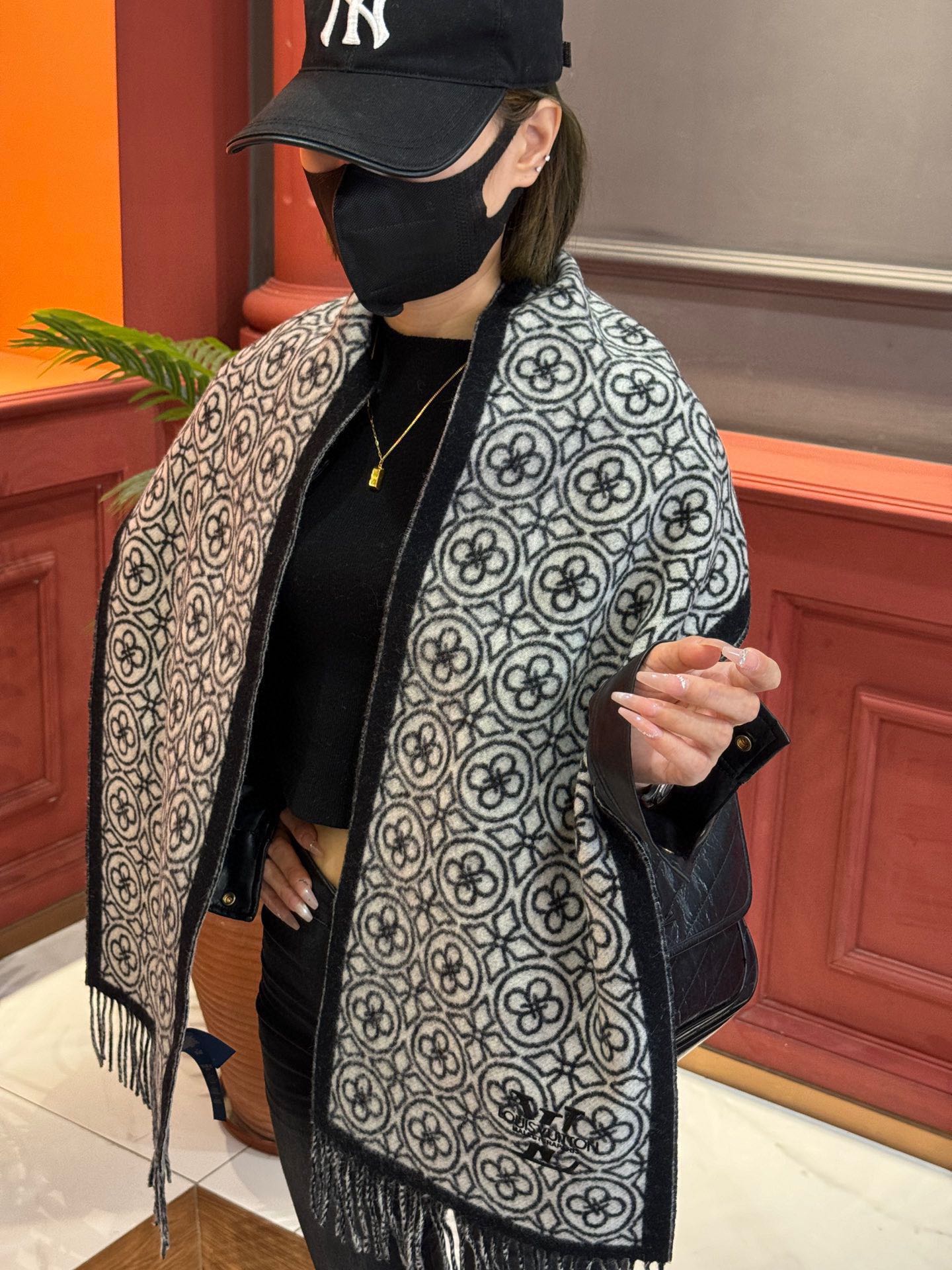 【LV LOUIS VUITTON ルイ·ヴィトン】 スカーフ 30*180cm  241107-BRAND OFF