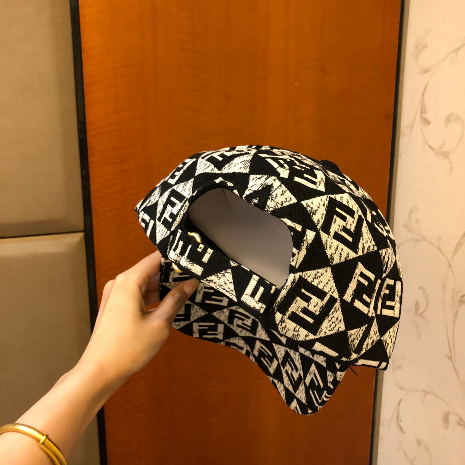 【FENDI  フェンディ】【数量限定】 野球帽 / ハット-BRAND OFF