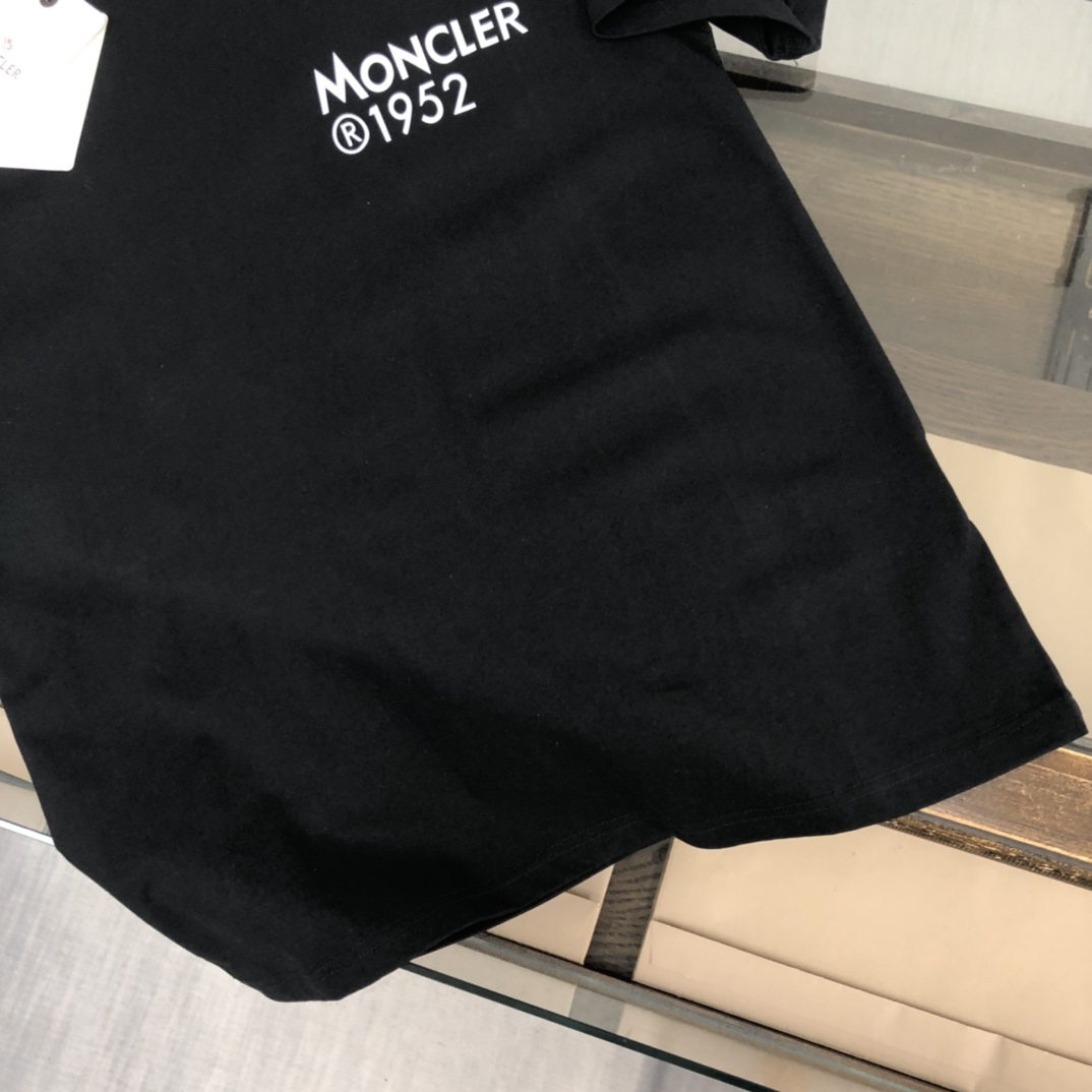 【2026】MONCLER モンクレール 半袖シャツ　Tシャツ　長く着て変形しにくい　シンプルの風格　ファッション　かっこいい　白　黒　男女兼用-BRAND OFF