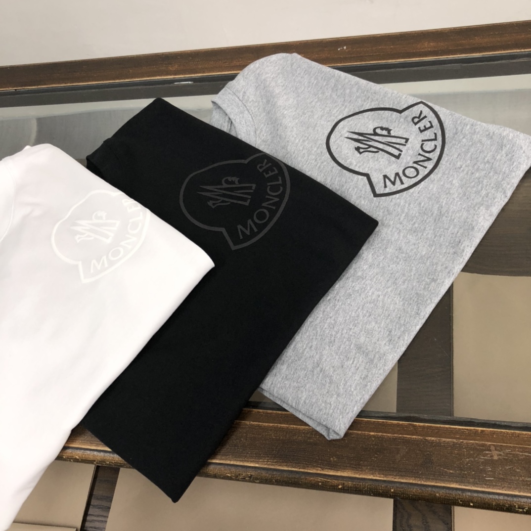 【2026】MONCLER モンクレール　　半袖シャツ　Tシャツ 長く着て変形しにくい　シンプルの風格　ファッション　かっこいい　白　黒　グレー　男女兼用-BRAND OFF