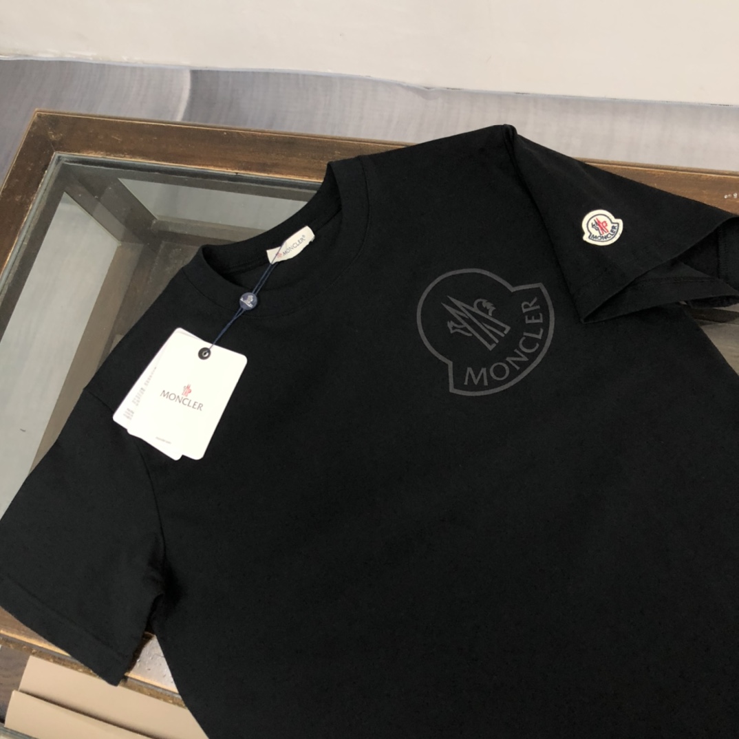 【2026】MONCLER モンクレール　　半袖シャツ　Tシャツ 長く着て変形しにくい　シンプルの風格　ファッション　かっこいい　白　黒　グレー　男女兼用-BRAND OFF