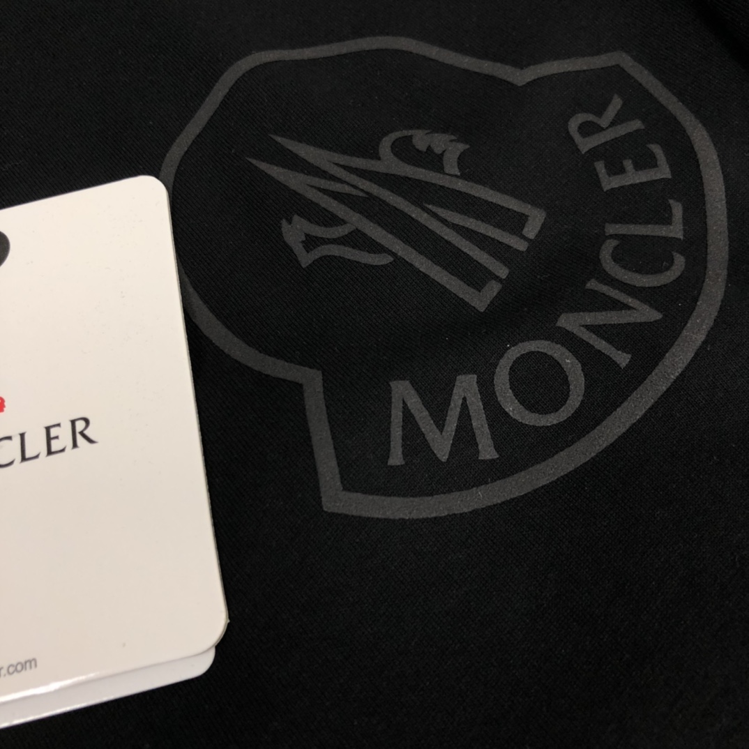 【2026】MONCLER モンクレール　　半袖シャツ　Tシャツ 長く着て変形しにくい　シンプルの風格　ファッション　かっこいい　白　黒　グレー　男女兼用-BRAND OFF