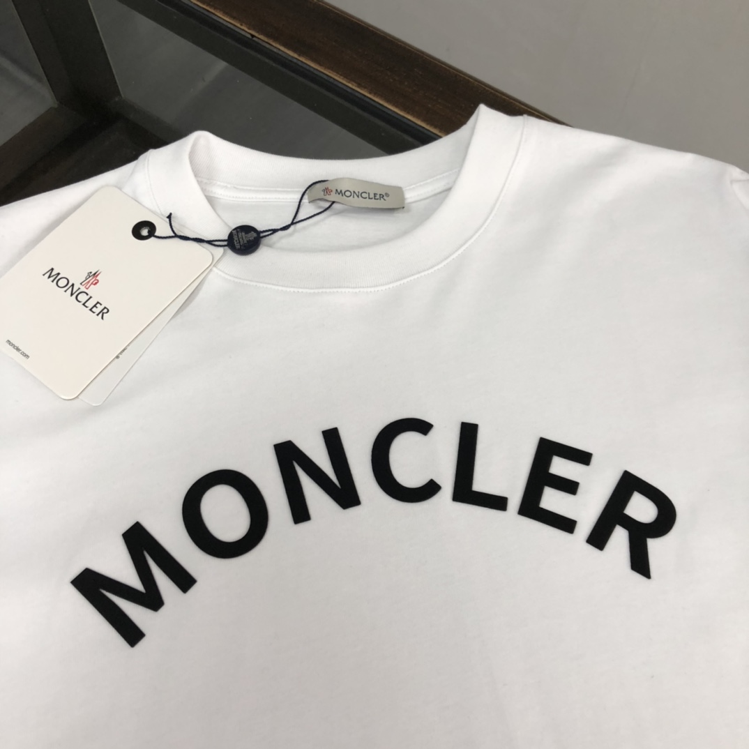 【2026】MONCLER モンクレール　　半袖シャツ　Tシャツ　長く着て変形しにくい　シンプルの風格　ファッション　かっこいい　白　黒　グレー　男女兼用-BRAND OFF