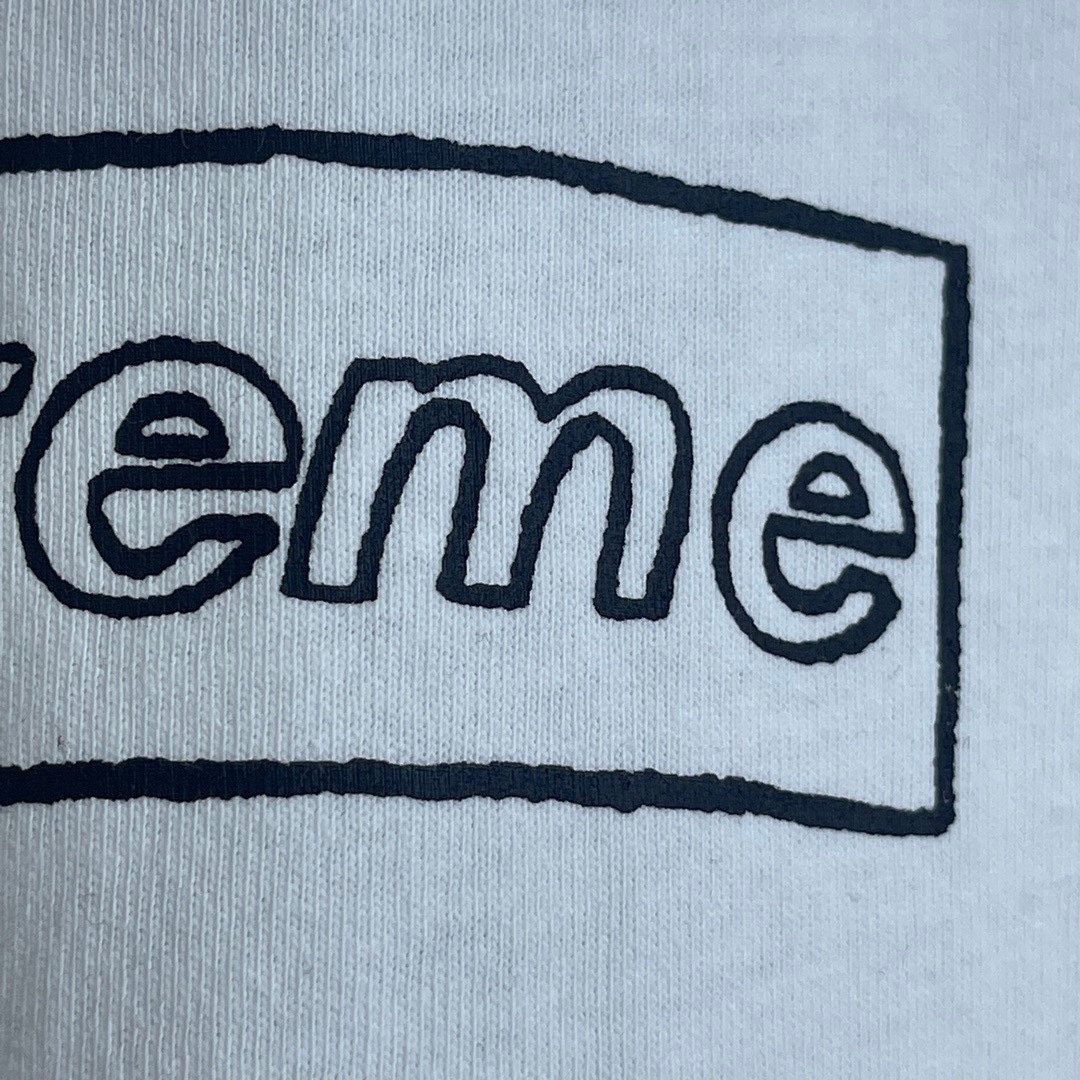 【2026】シュプリームSupreme 21ss Week 18 × KAWS 連名 チョーク LOGO クレヨン スケッチ レター ボックス ロゴ 半袖 Tシャツ-BRAND OFF