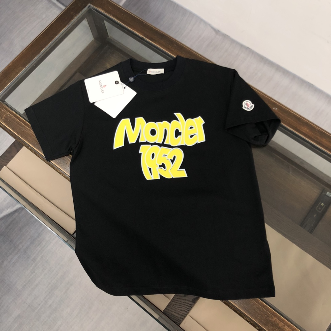 【2026】MONCLER モンクレール　　半袖シャツ　Tシャツ　シンプルの風格　ファッション　かっこいい　白　黒　深いブルー　男女兼用-BRAND OFF