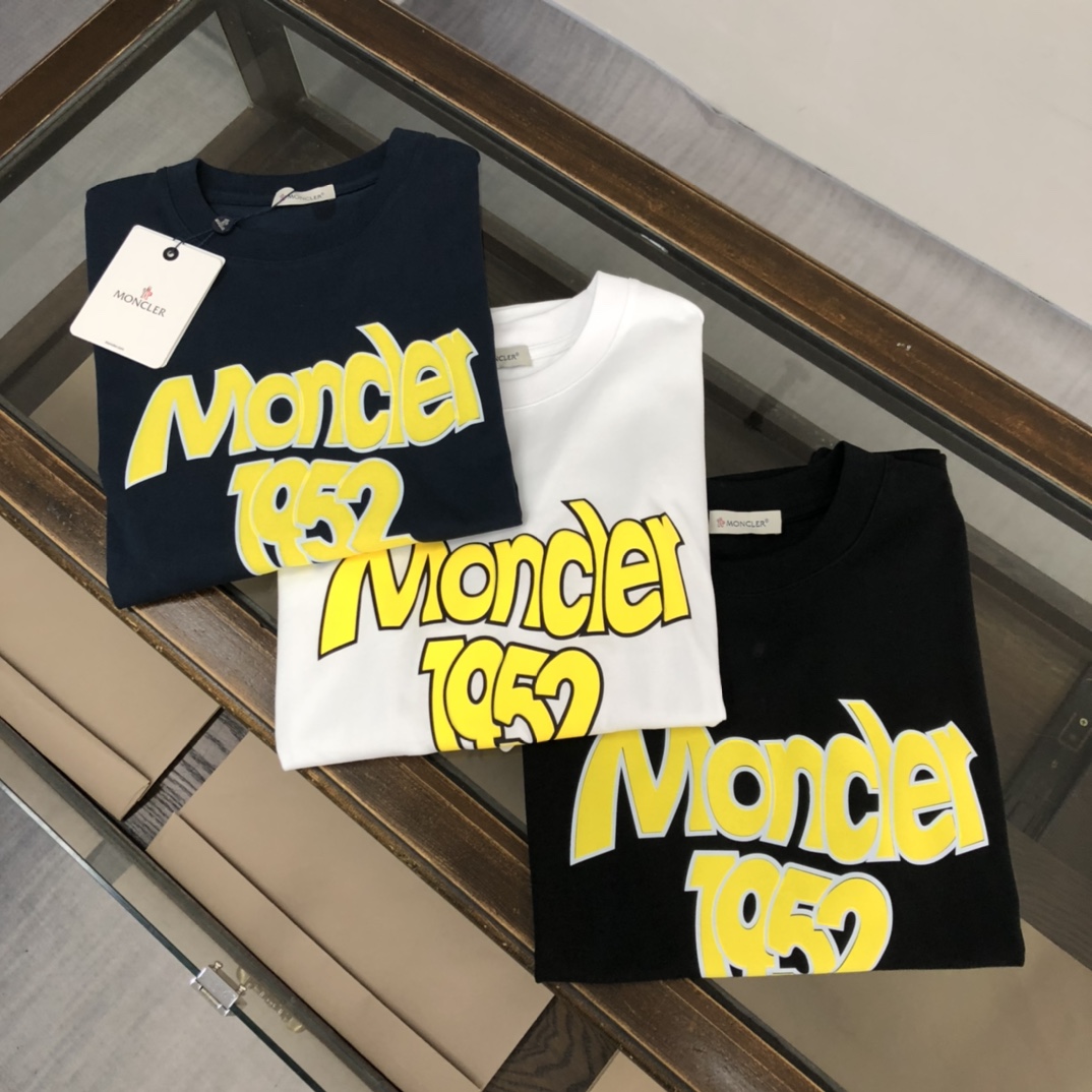 【2026】MONCLER モンクレール　　半袖シャツ　Tシャツ　シンプルの風格　ファッション　かっこいい　白　黒　深いブルー　男女兼用-BRAND OFF