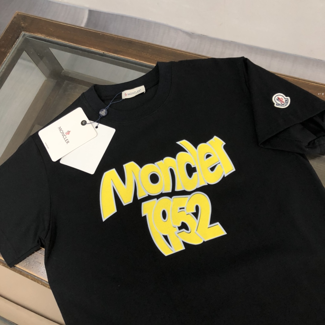 【2026】MONCLER モンクレール　　半袖シャツ　Tシャツ　シンプルの風格　ファッション　かっこいい　白　黒　深いブルー　男女兼用-BRAND OFF