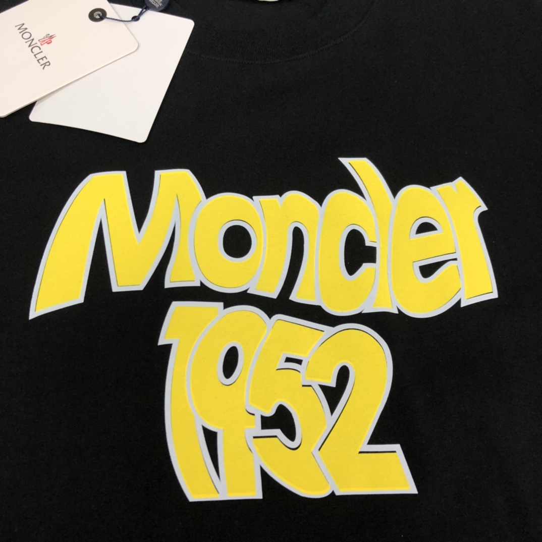 【2026】MONCLER モンクレール　　半袖シャツ　Tシャツ　シンプルの風格　ファッション　かっこいい　白　黒　深いブルー　男女兼用-BRAND OFF