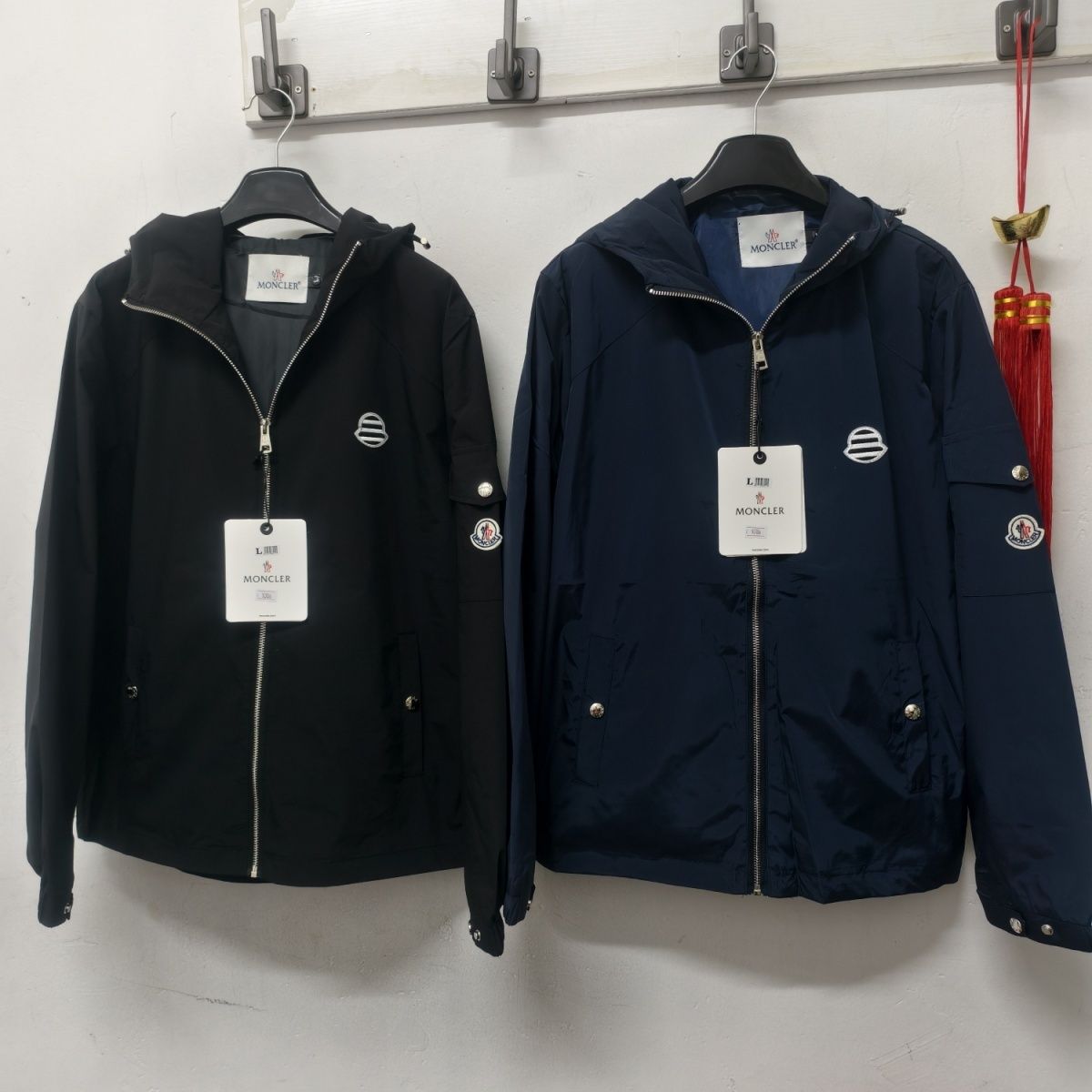 MONCLER  フード付きジップジャケット メンズ ロゴワッペン 袖ポケット はっ水 2 カラー