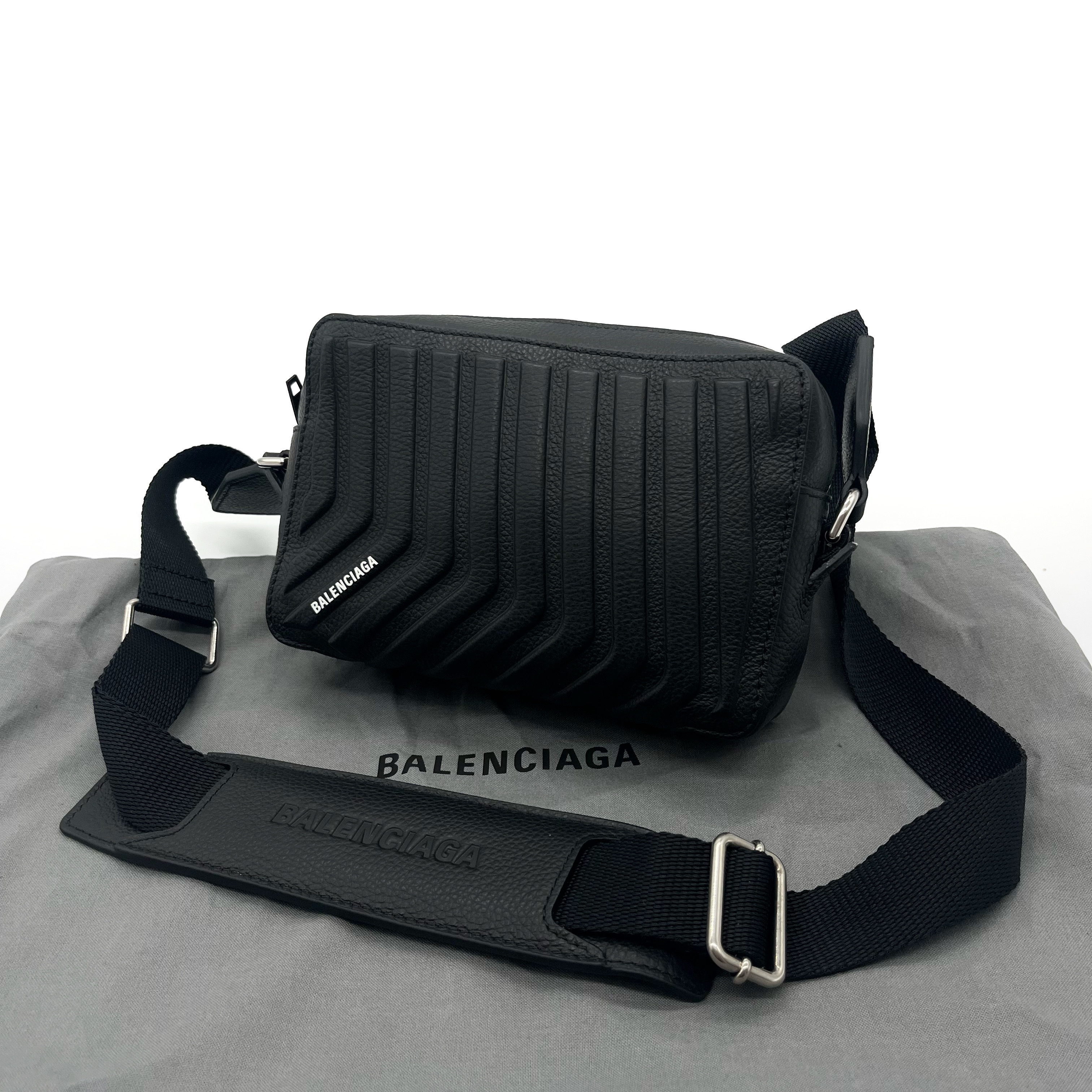 国内即発★BALENCIAGA CAR カメラバッグ BLACK