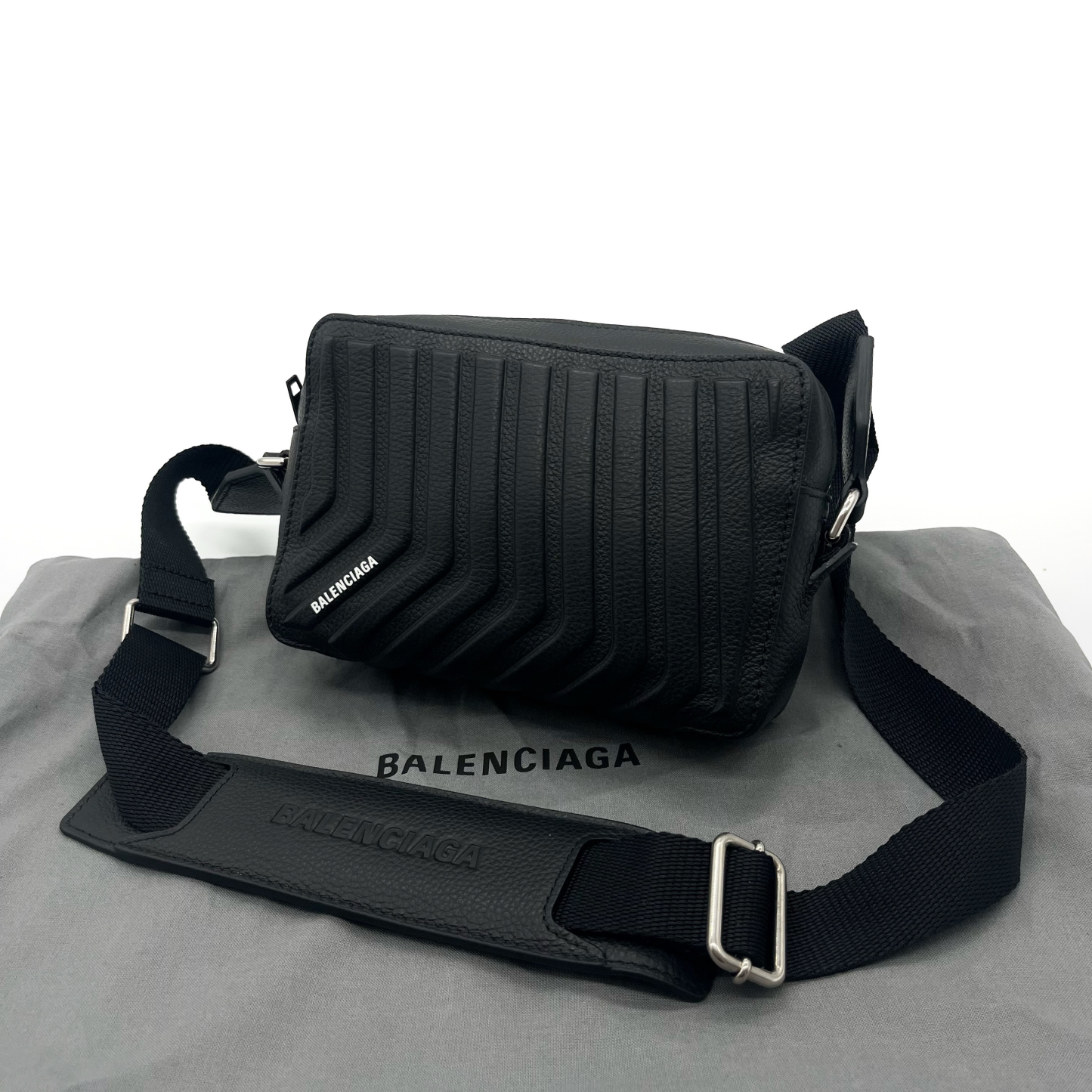 国内即発★BALENCIAGA CAR カメラバッグ BLACK