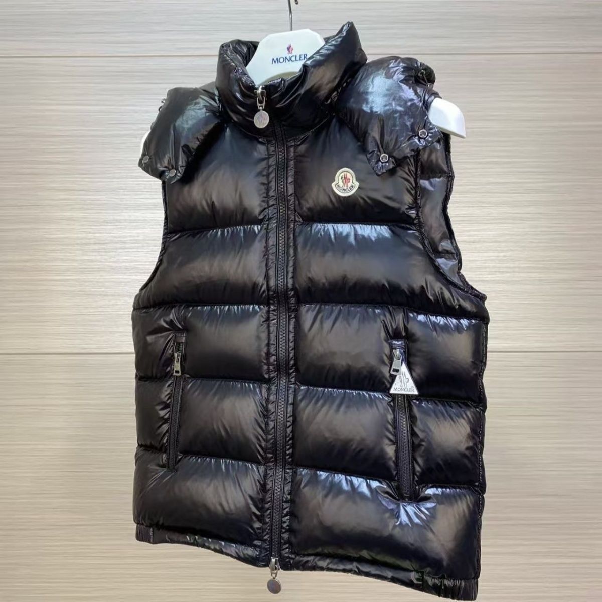 【公式認定ストア】MONCLERモンクレール 定番ダウンコート 限定発売中！多くの著名人やセレブに愛用されています! 爆買い！即完売必至MAYA（ユニセックス）「ベスト」(べすと)
