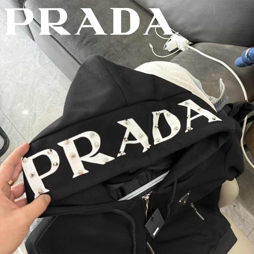 【PRADA】2026 新作 リベット装飾 パーカージャケット フード付き 万能コーデアウター
