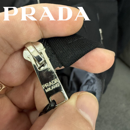 【PRADA】2026 新作 リベット装飾 パーカージャケット フード付き 万能コーデアウター