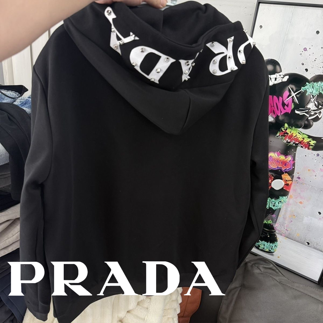 【PRADA】2026 新作 リベット装飾 パーカージャケット フード付き 万能コーデアウター