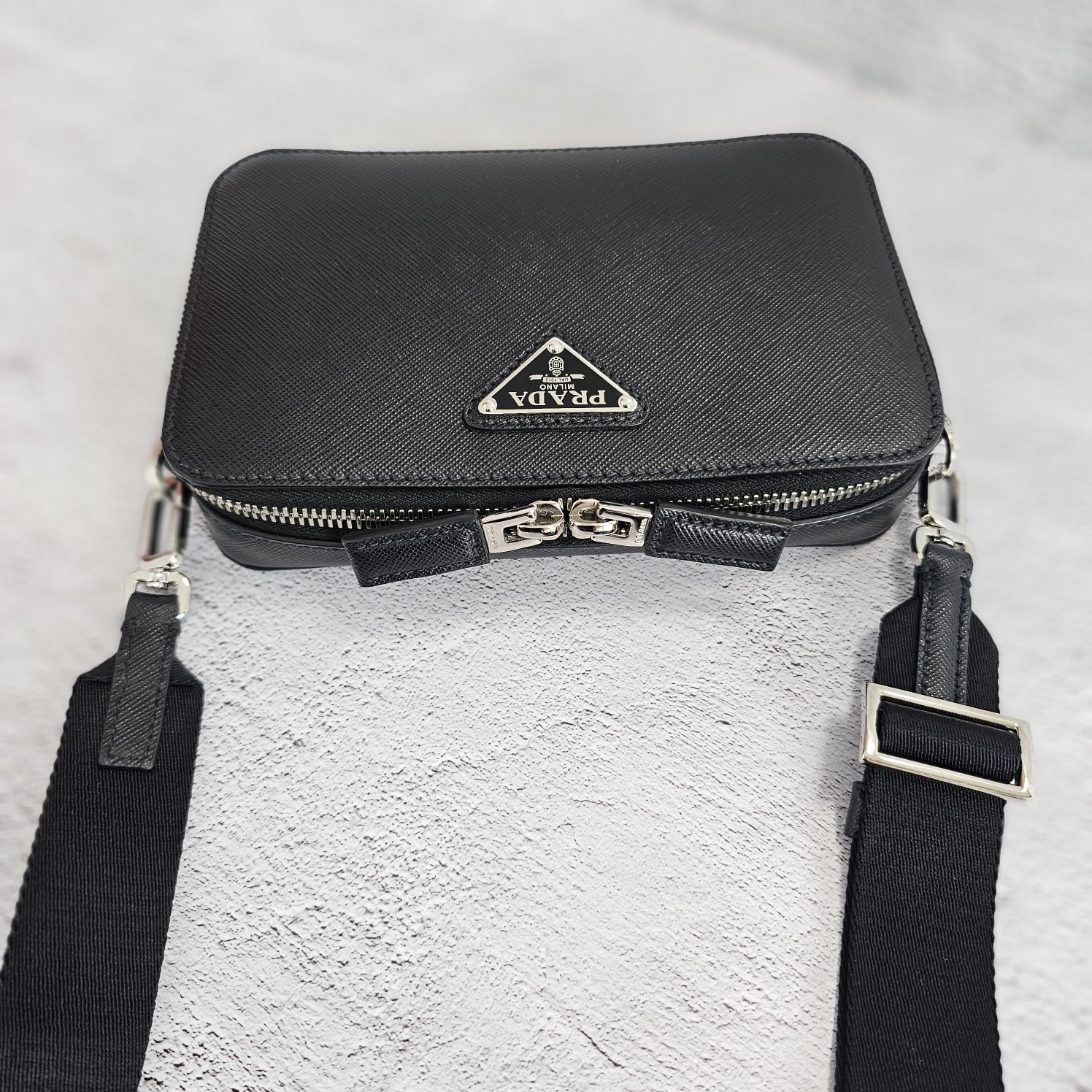 ★送料・関税込★PRADA★ブリック サフィアーノ レザー バッグ★