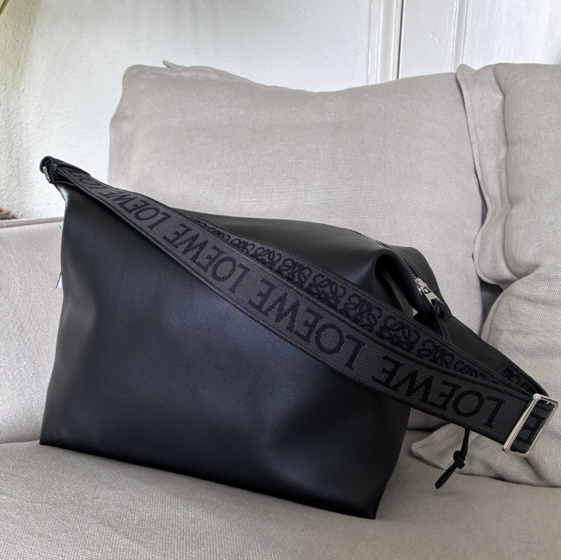 【現地顧客価格！】LOEWEキュービショルダーバック