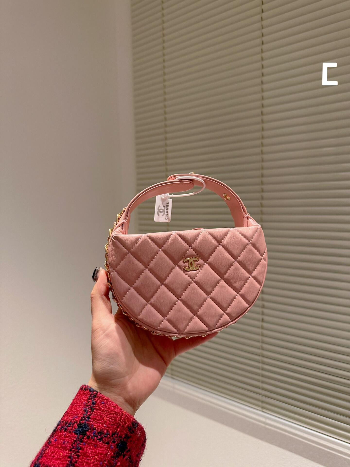 【新作♪】CHANEL POUCH