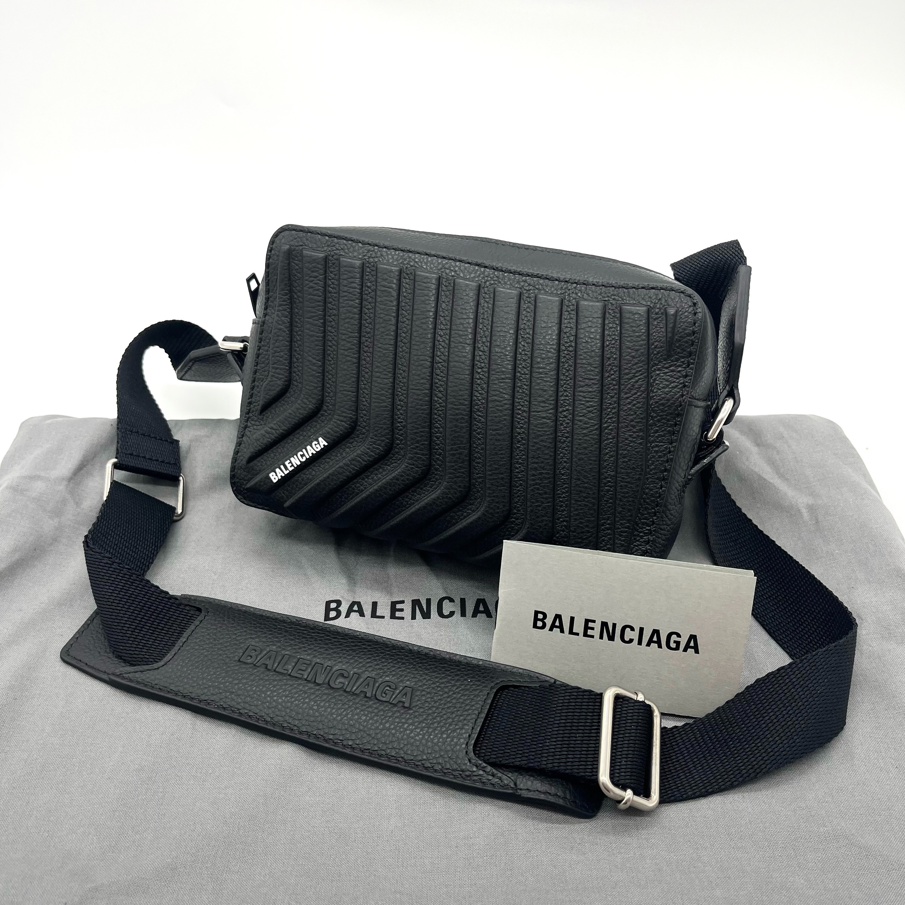 国内即発★BALENCIAGA CAR カメラバッグ BLACK