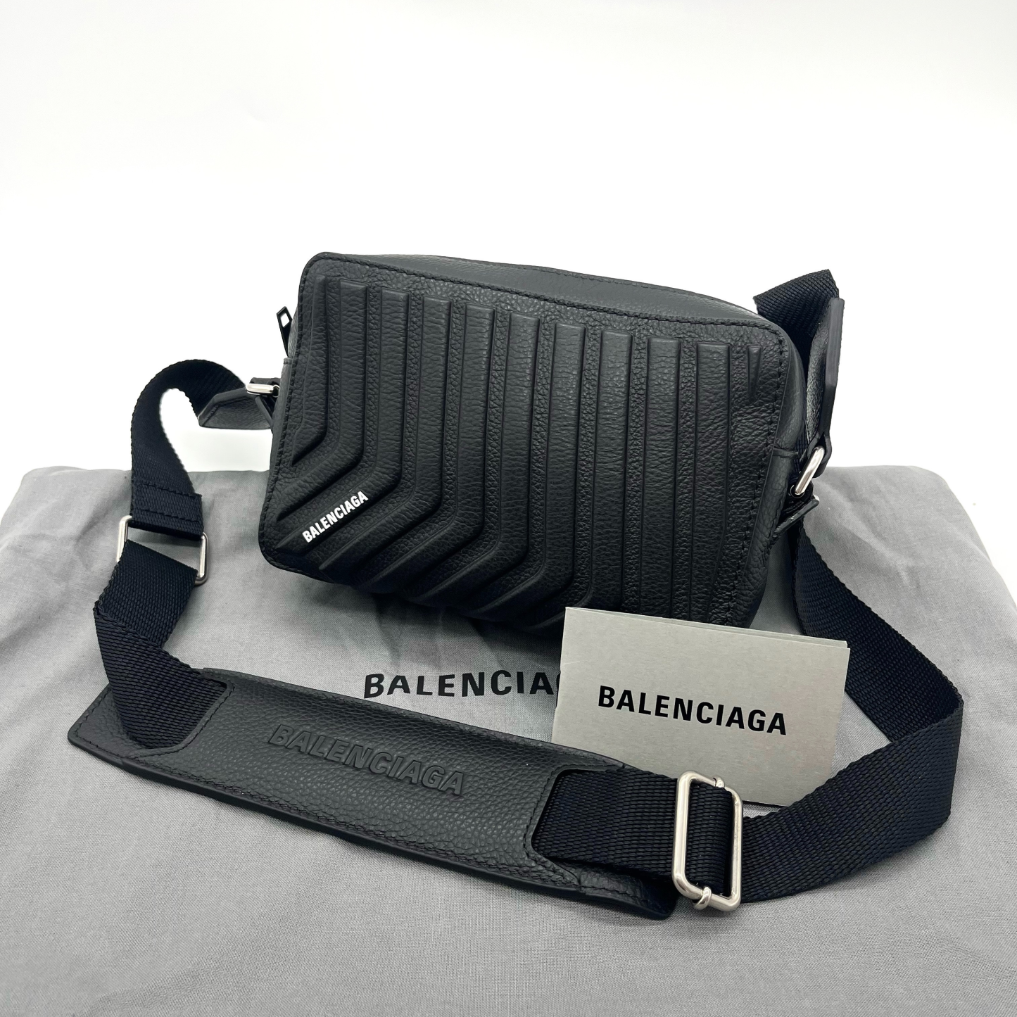 国内即発★BALENCIAGA CAR カメラバッグ BLACK
