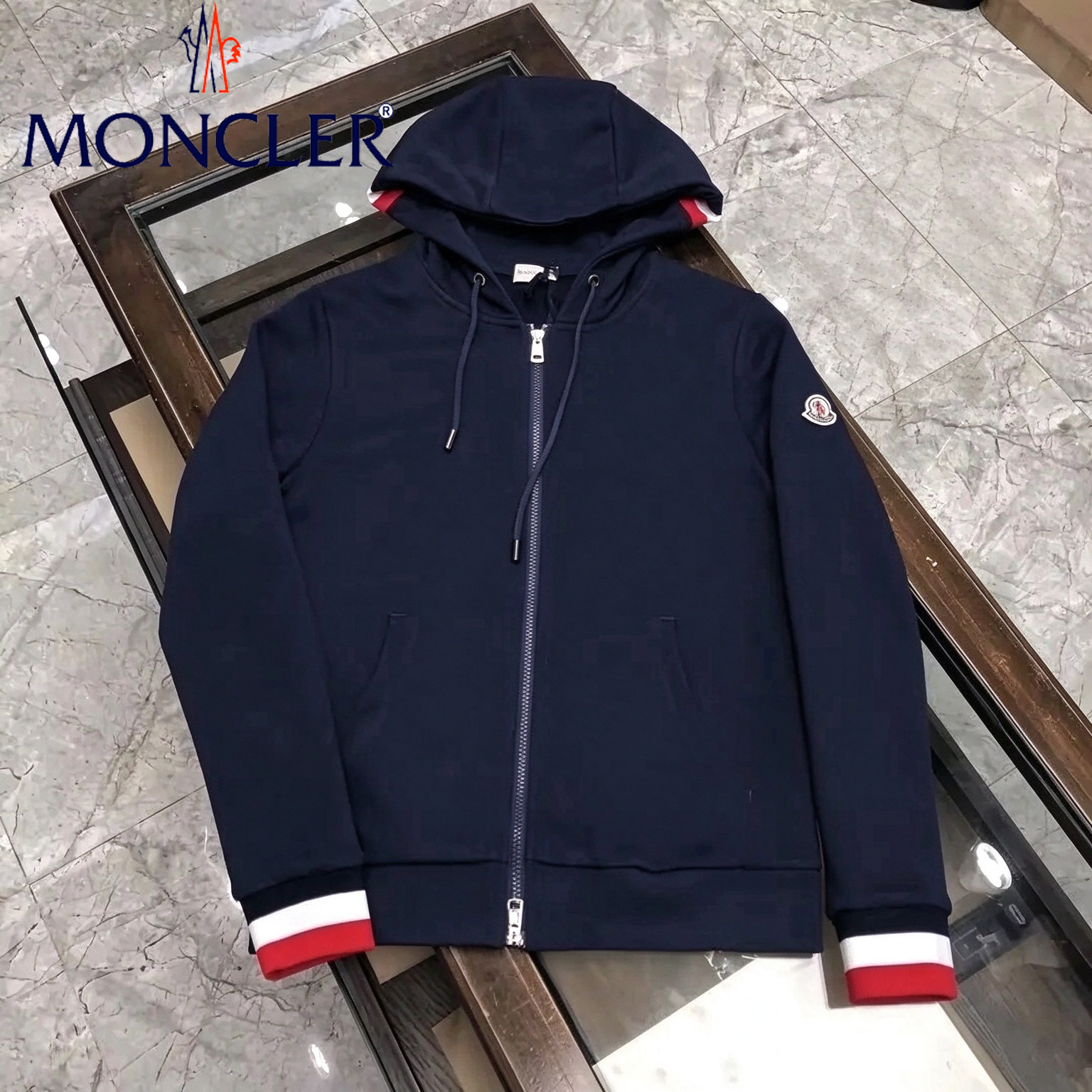 【MONCLER】ジップパーカー