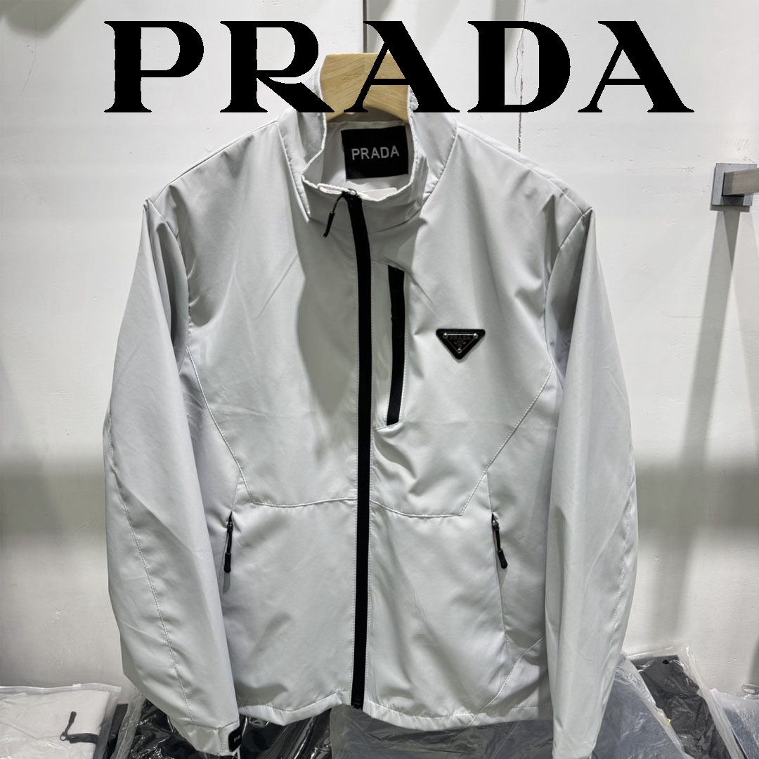 【PRADA】現地セール価格！三角ロゴナイロンパーカー ウィンドブレーカー
