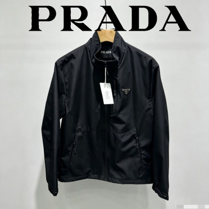 【PRADA】現地セール価格！三角ロゴナイロンパーカー ウィンドブレーカー