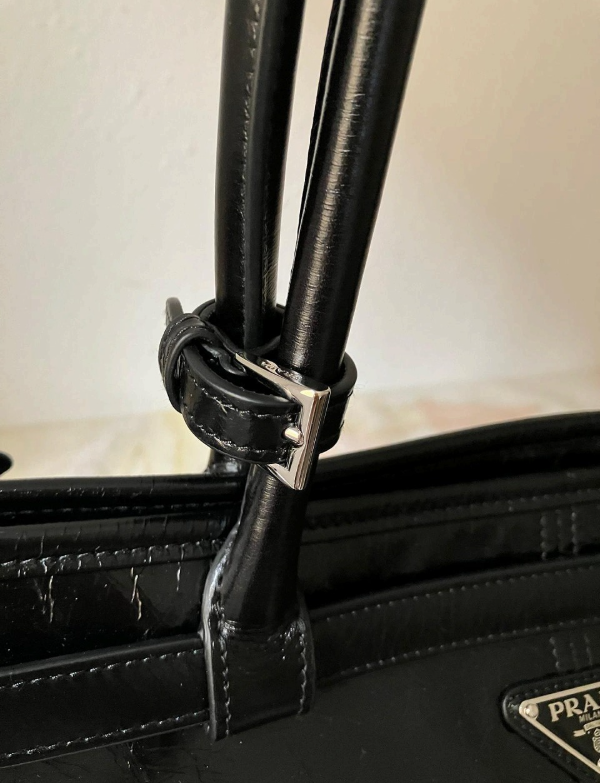 PRADA 「プラダ ボニー」レザーショッピングバッグ