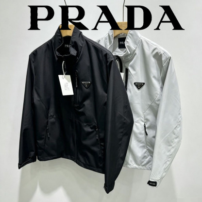 【PRADA】現地セール価格！三角ロゴナイロンパーカー ウィンドブレーカー