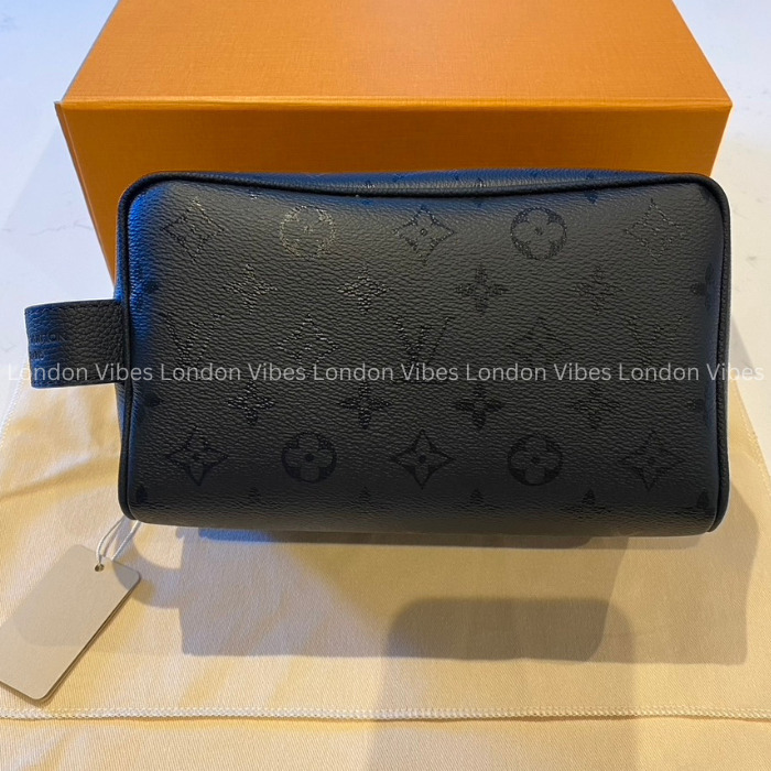 黒モノグラムが格好良い LVロッカードップキット クラッチバッグ