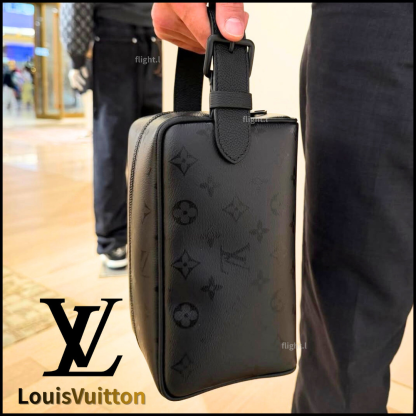 【完売必至】新色オールブラック LouisVuitton セカンドバッグ
