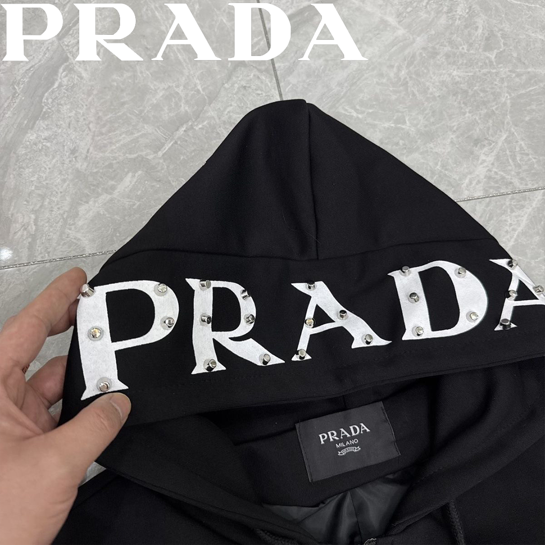 【PRADA】2026 新作 リベット装飾 パーカージャケット フード付き 万能コーデアウター