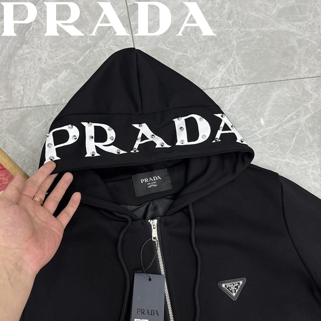 【PRADA】2026 新作 リベット装飾 パーカージャケット フード付き 万能コーデアウター