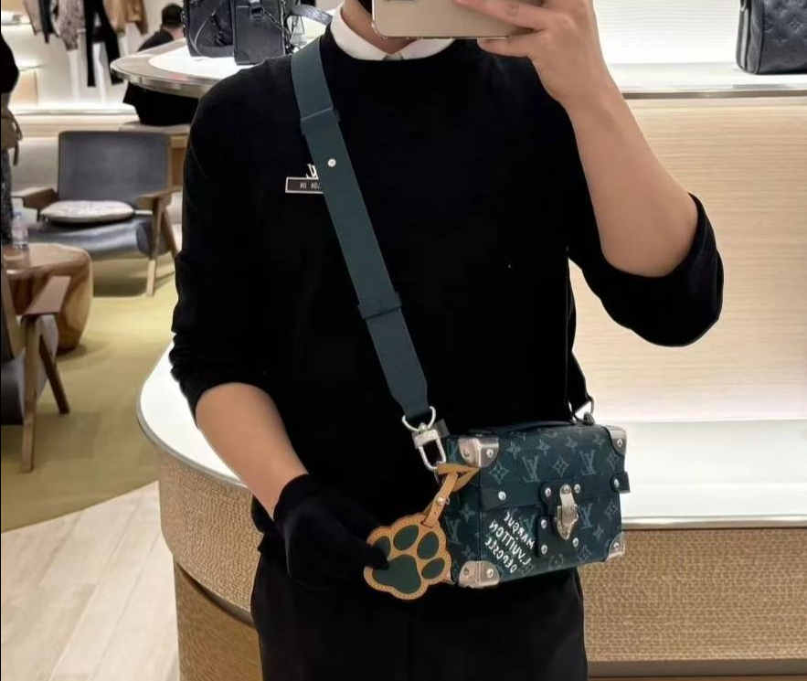 【平野紫耀愛用 /肉球チャーム】Louis Vuitton トランクバッグ