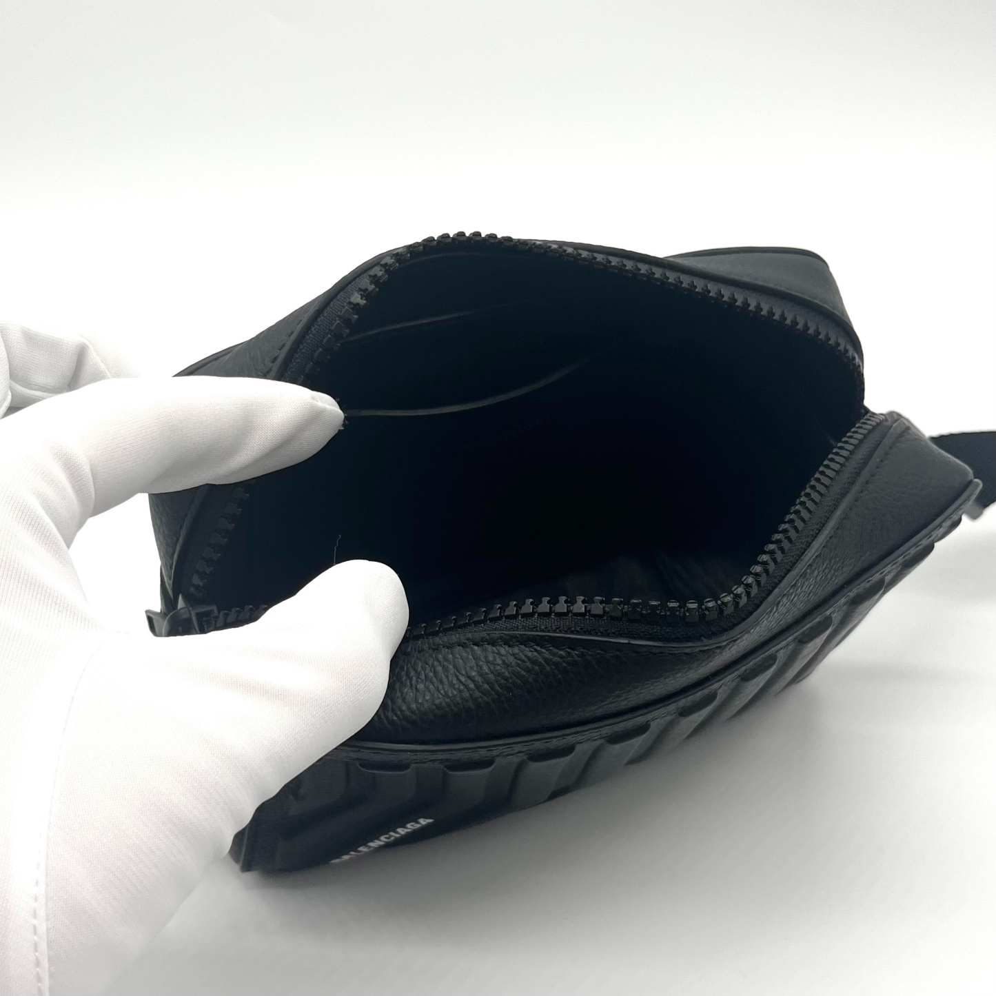 国内即発★BALENCIAGA CAR カメラバッグ BLACK