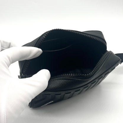 国内即発★BALENCIAGA CAR カメラバッグ BLACK