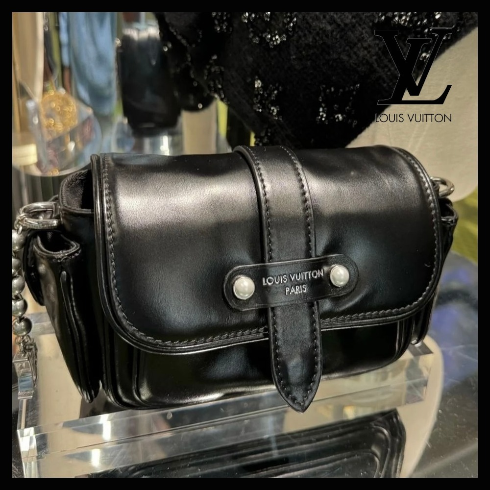 【すぐ届く・国内発送】LV カーゴ・ウェアラブル ウォレット