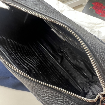 【PRADA】先着セール 2VH189 VITELLO レザー ショルダーバッグ