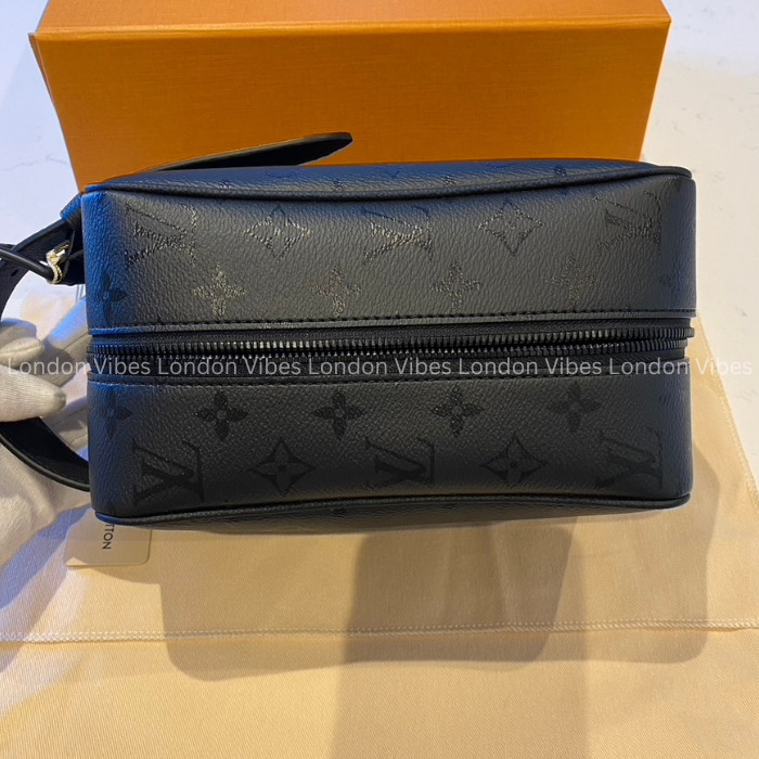 黒モノグラムが格好良い LVロッカードップキット クラッチバッグ