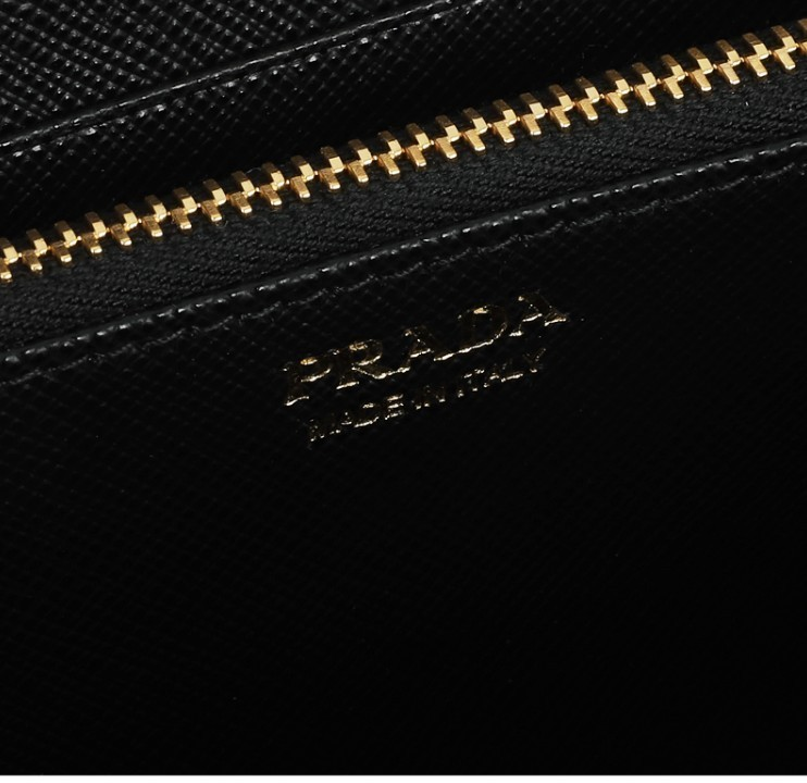 ☆送料関税込☆PRADA サフィアーノ 小銭入れ付き 長財布☆超人気