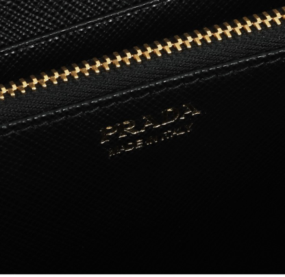 ☆送料関税込☆PRADA サフィアーノ 小銭入れ付き 長財布☆超人気